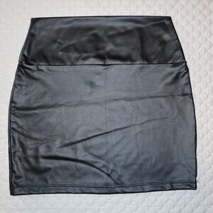 Elegant Black Windsor Faux Leather Mini Skirt